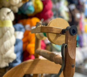 Spinning artisan at the market